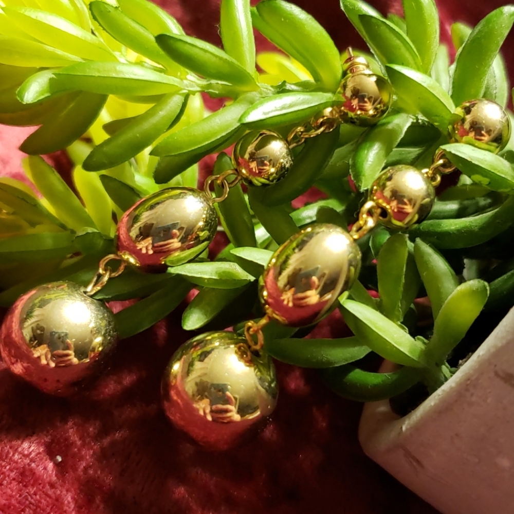 Vtg Shiny Graduated Golden Metal Bead Earrings - Picture 5 of 8